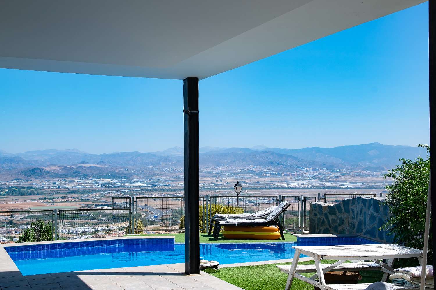 Villa moderne avec des vues spectaculaires