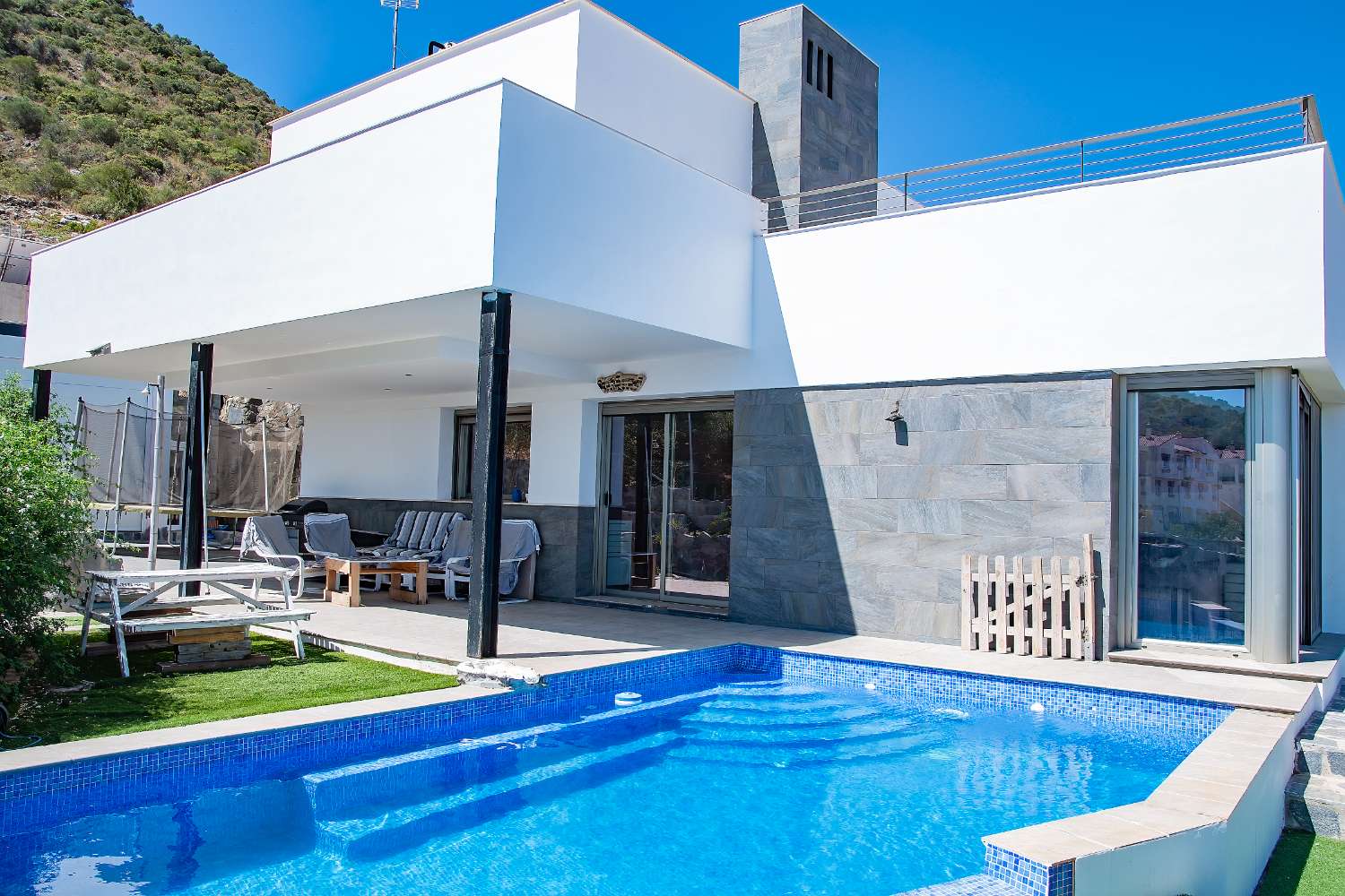 Moderne Villa mit spektakulärer Aussicht