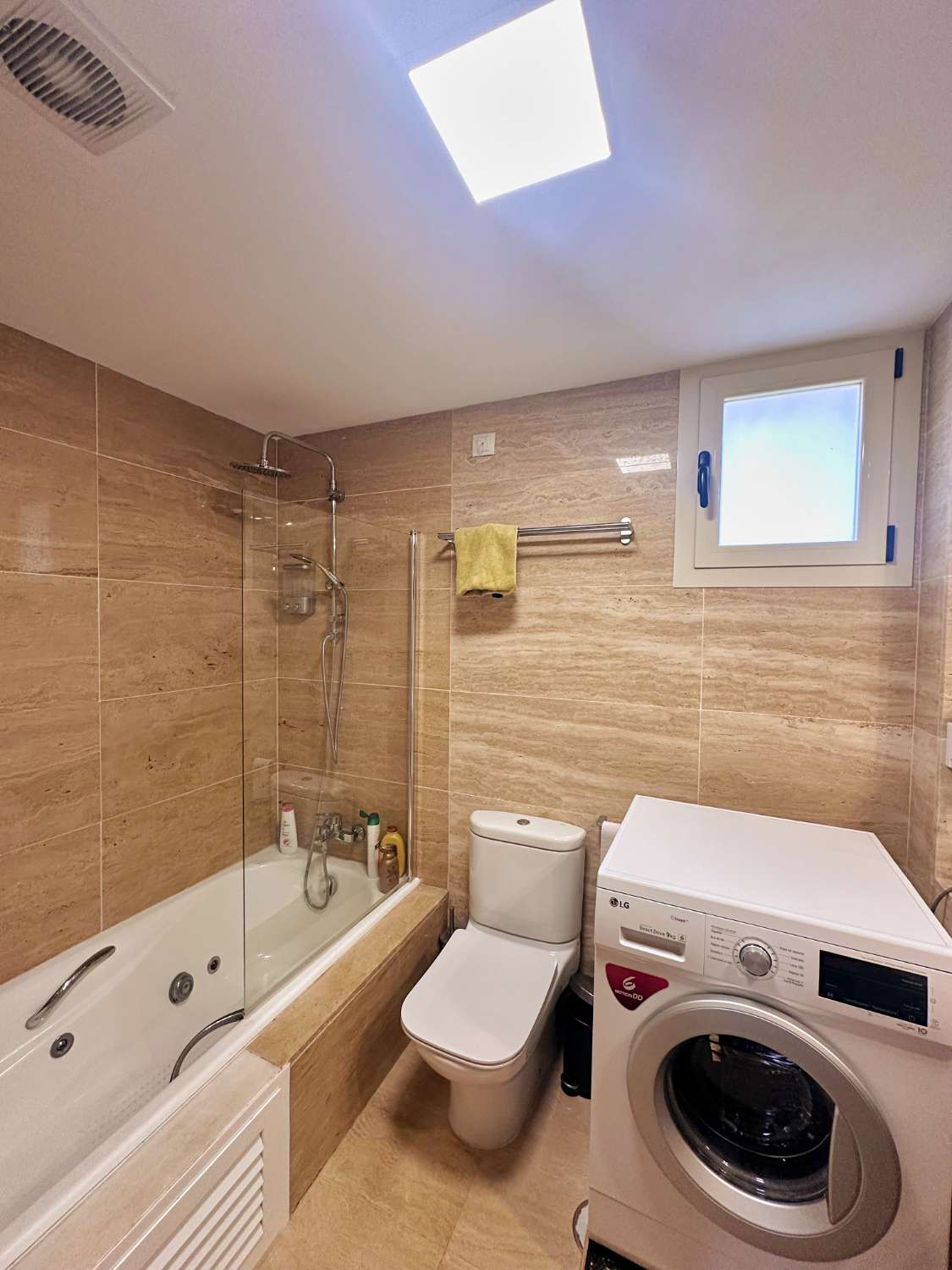 2-Bedroom Apartment with Terrace, Garage and Pool Views in Sol Andalusí