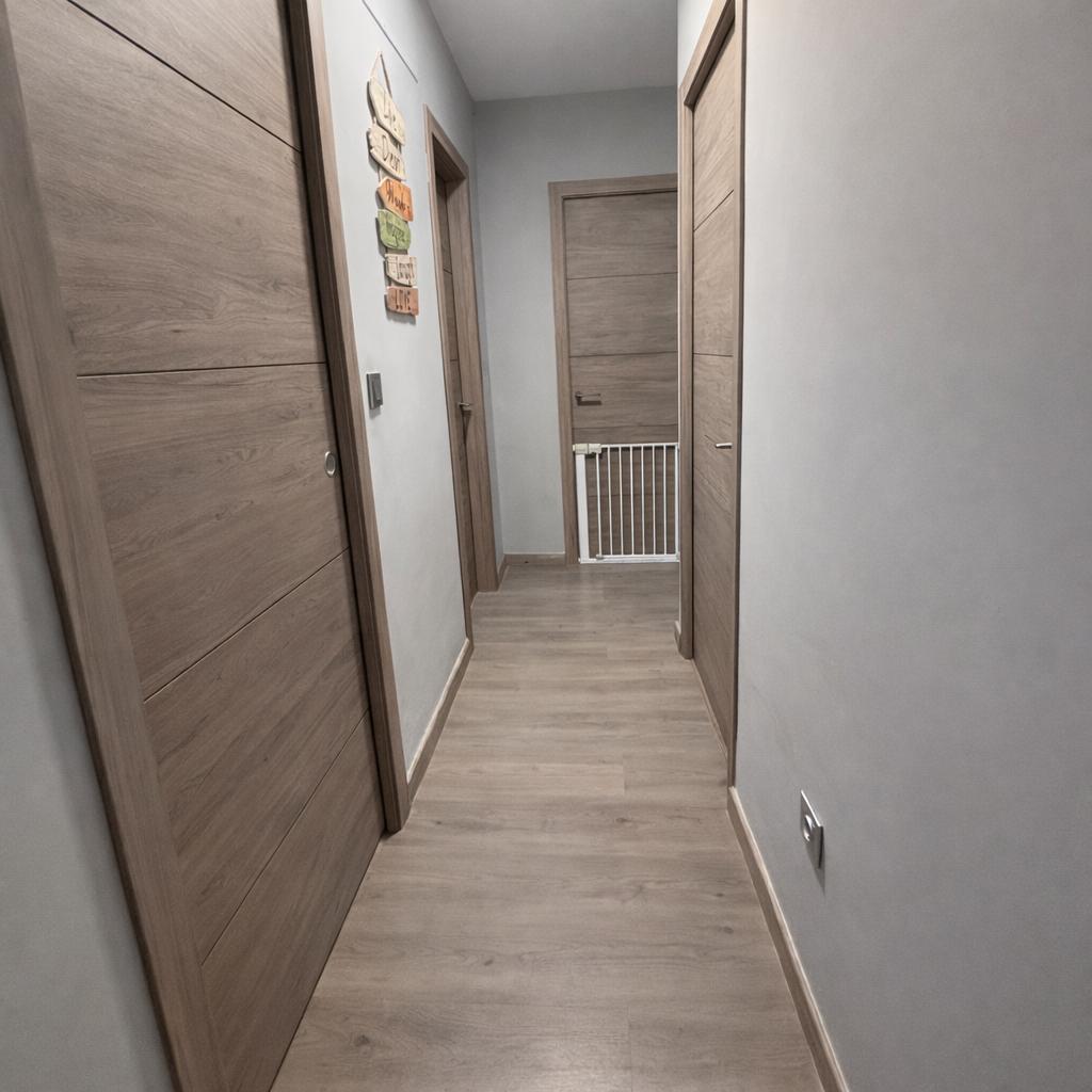 Appartement d’angle rénové avec terrasse, 2 garages, 2 débarras et piscine à El Pinar