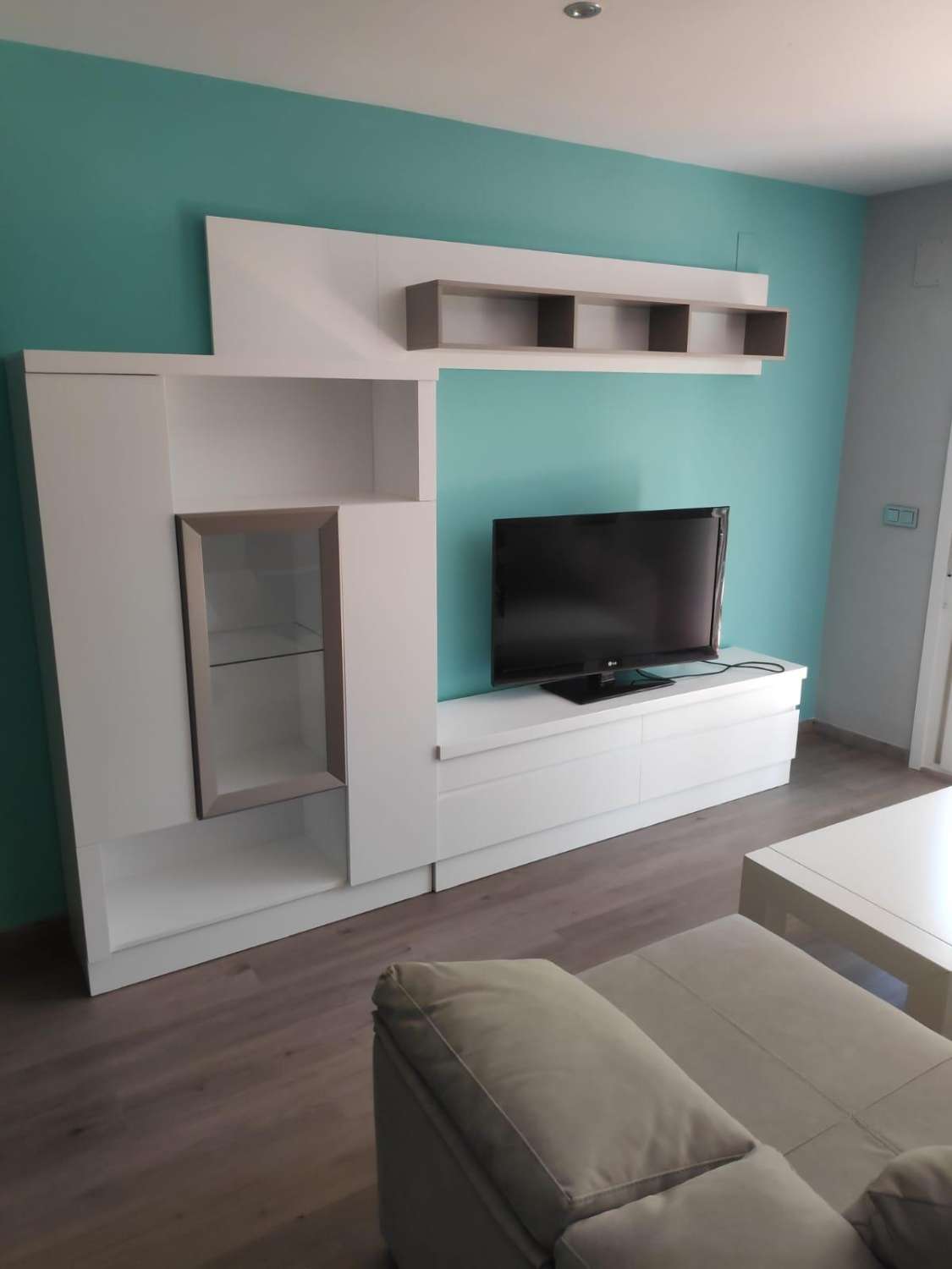 Appartement d’angle rénové avec terrasse, 2 garages, 2 débarras et piscine à El Pinar