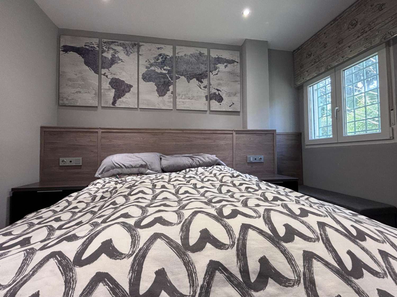 Appartement d’angle rénové avec terrasse, 2 garages, 2 débarras et piscine à El Pinar