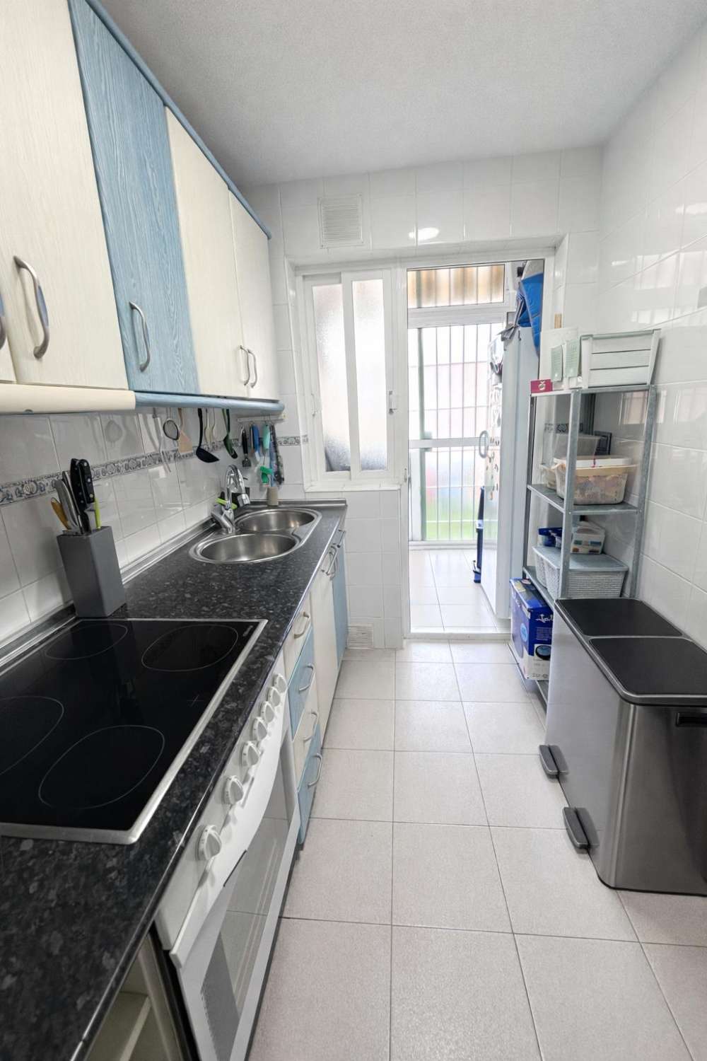 Appartement d’angle rénové avec terrasse, 2 garages, 2 débarras et piscine à El Pinar