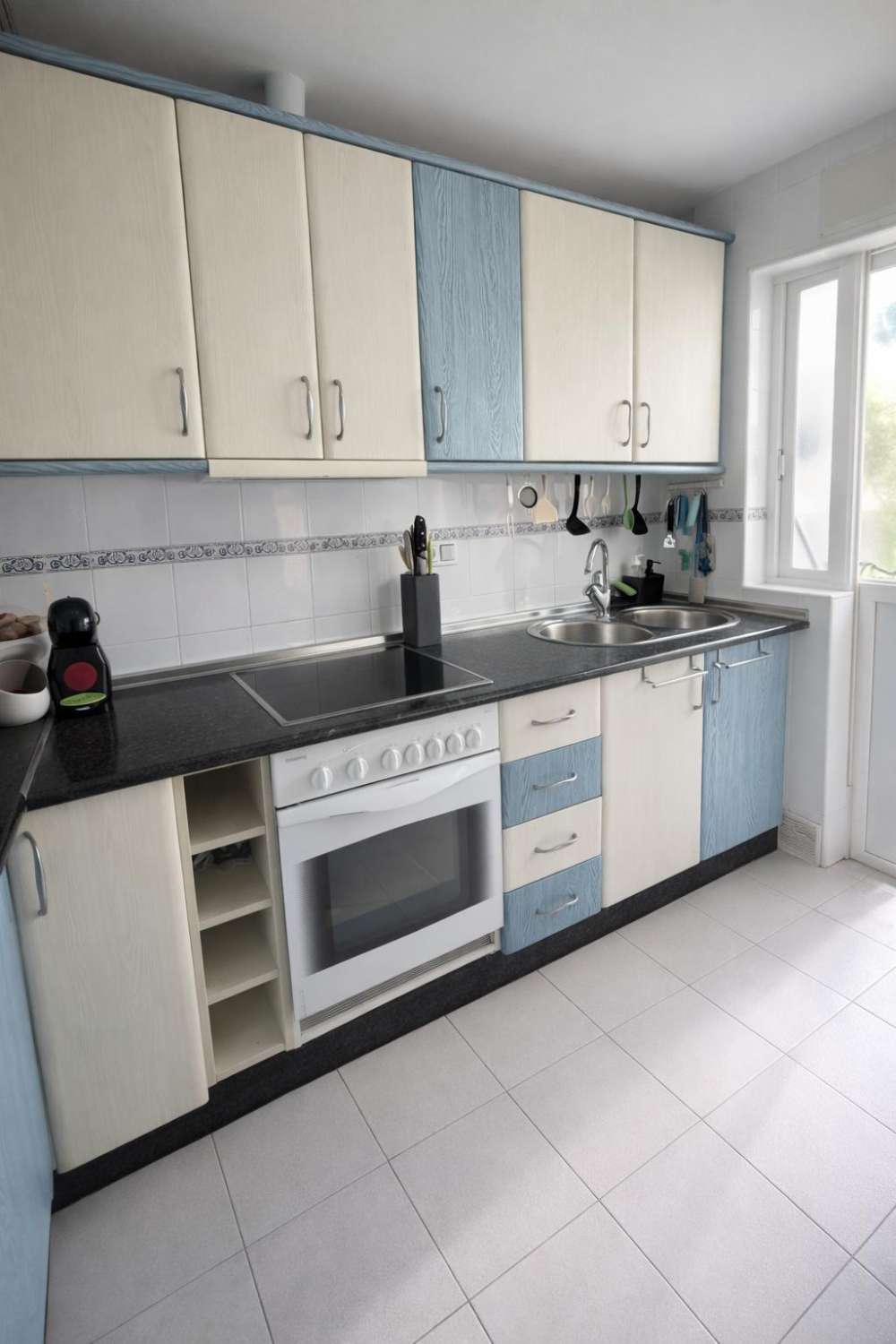 Appartement d’angle rénové avec terrasse, 2 garages, 2 débarras et piscine à El Pinar