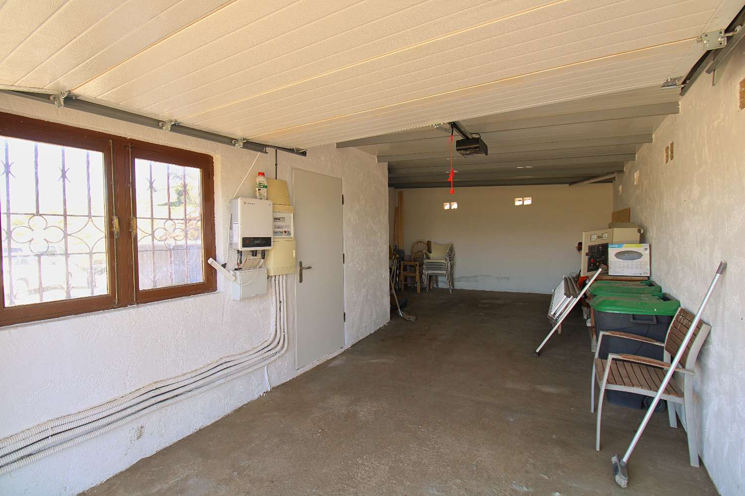 Finca reformada con piscina climatizada y gran parcela en Álora