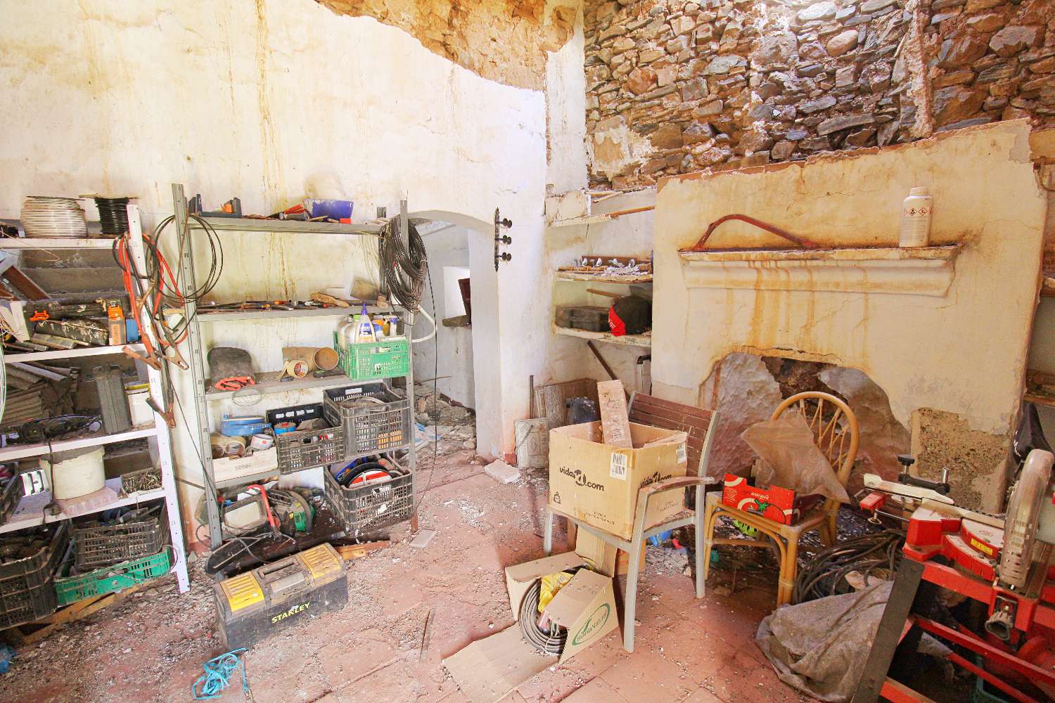 Finca reformada con piscina climatizada y gran parcela en Álora