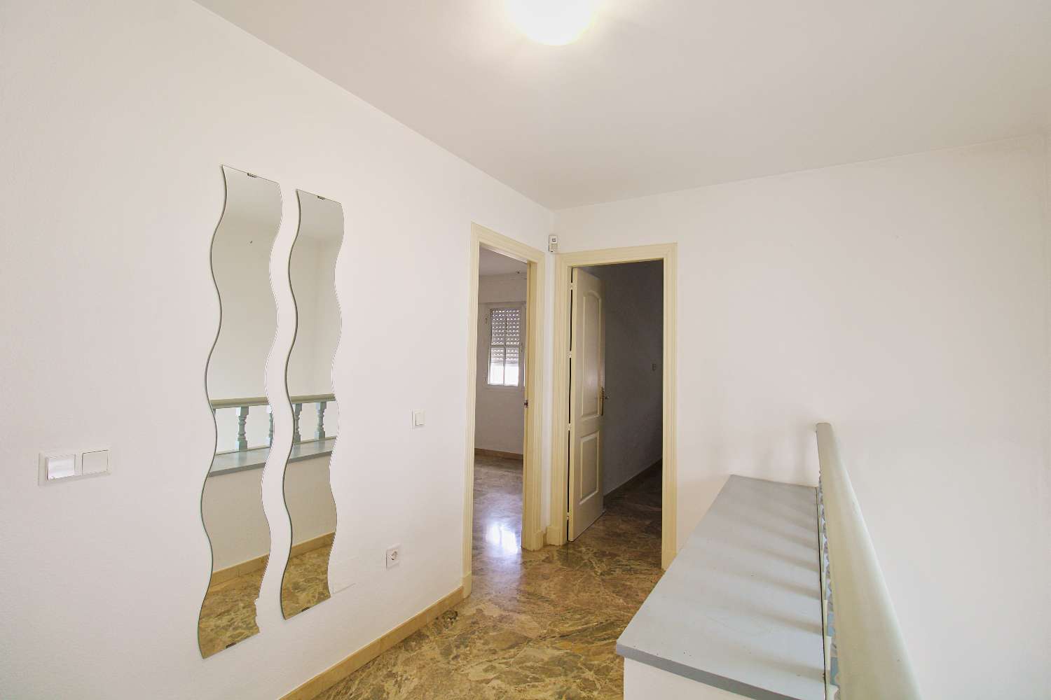 Amplio adosado de esquina en Alquiler con gran jardín en Capellanía – Alhaurín de la Torre