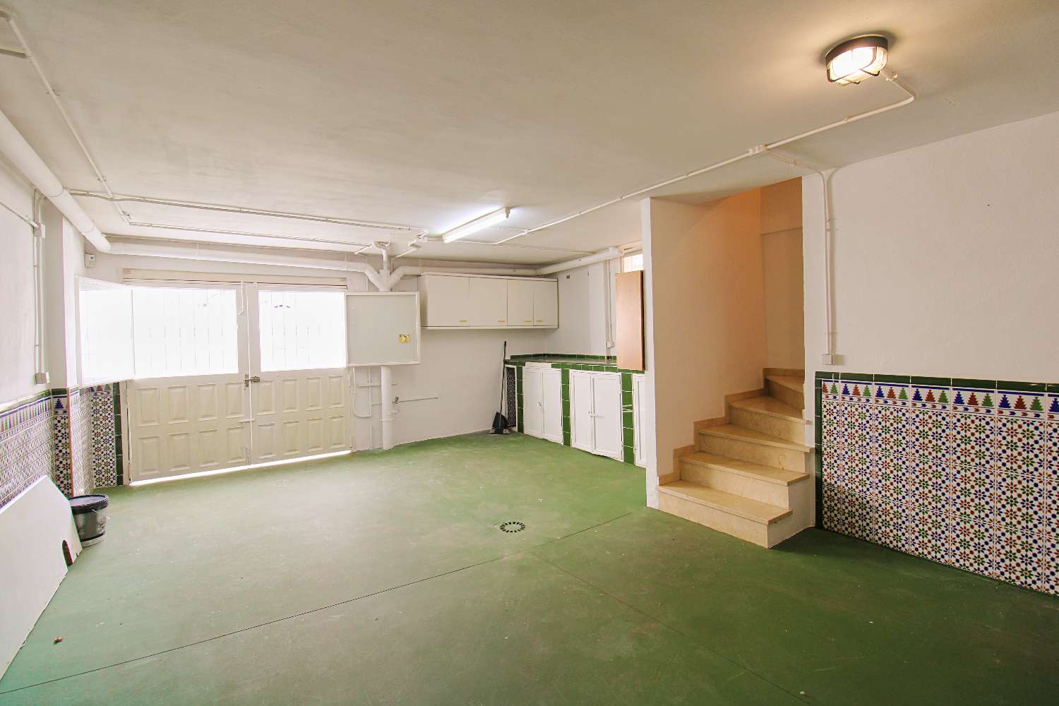 Amplio adosado de esquina en Alquiler con gran jardín en Capellanía – Alhaurín de la Torre