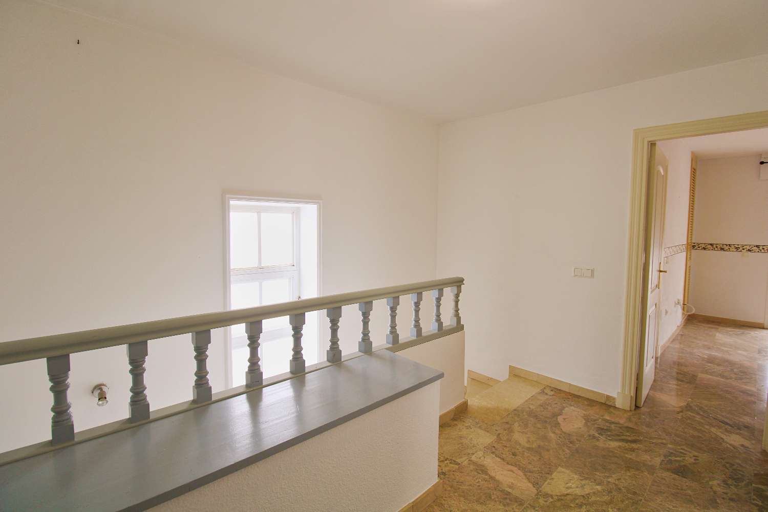 Amplio adosado de esquina en Alquiler con gran jardín en Capellanía – Alhaurín de la Torre