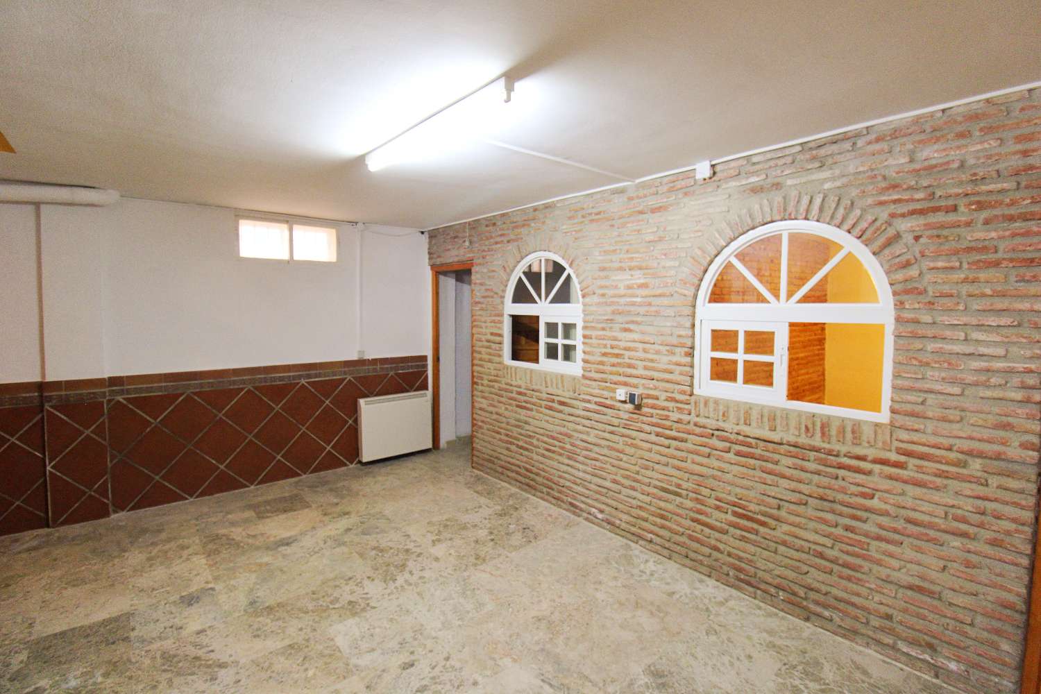 Amplio adosado de esquina en Alquiler con gran jardín en Capellanía – Alhaurín de la Torre