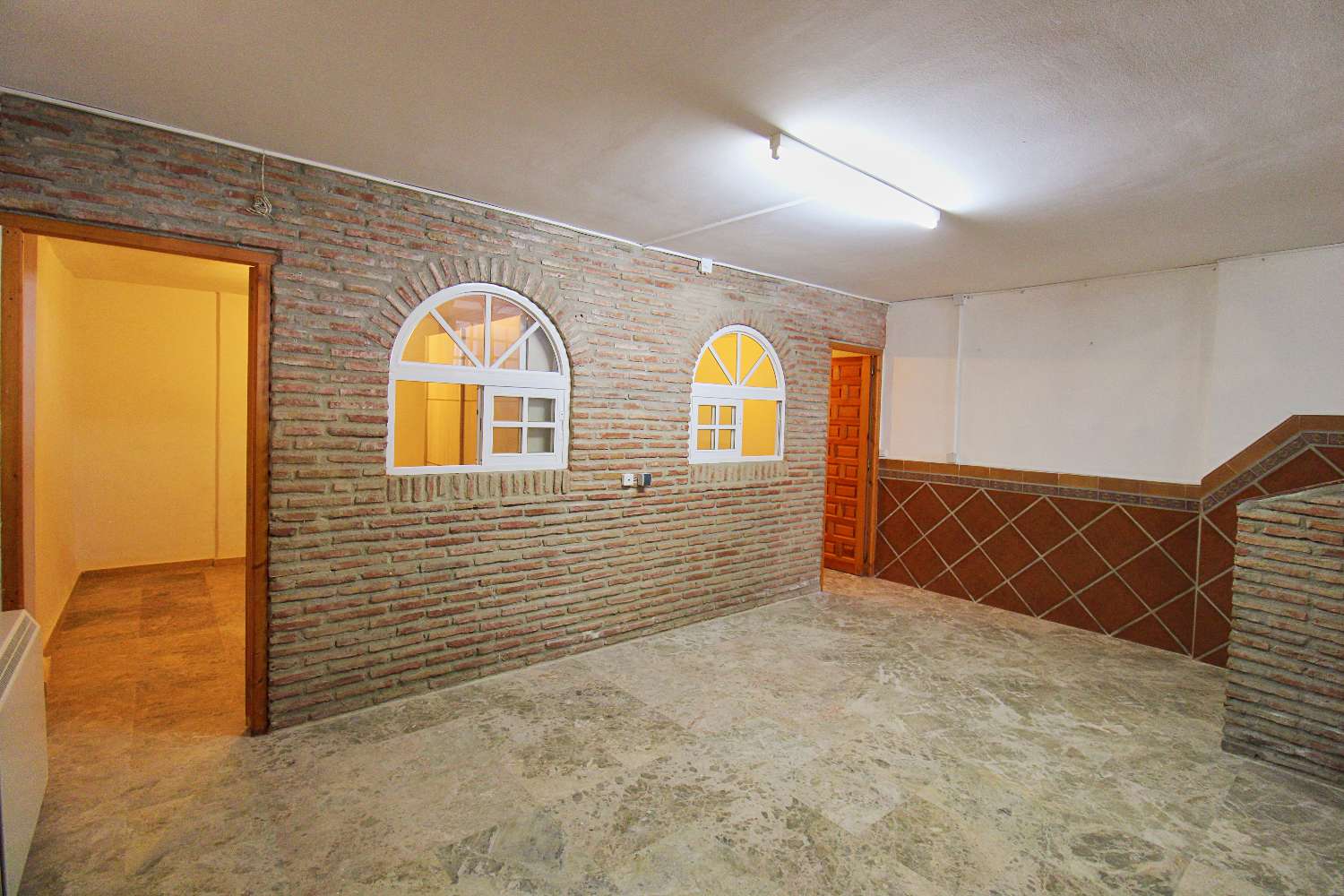 Amplio adosado de esquina en Alquiler con gran jardín en Capellanía – Alhaurín de la Torre