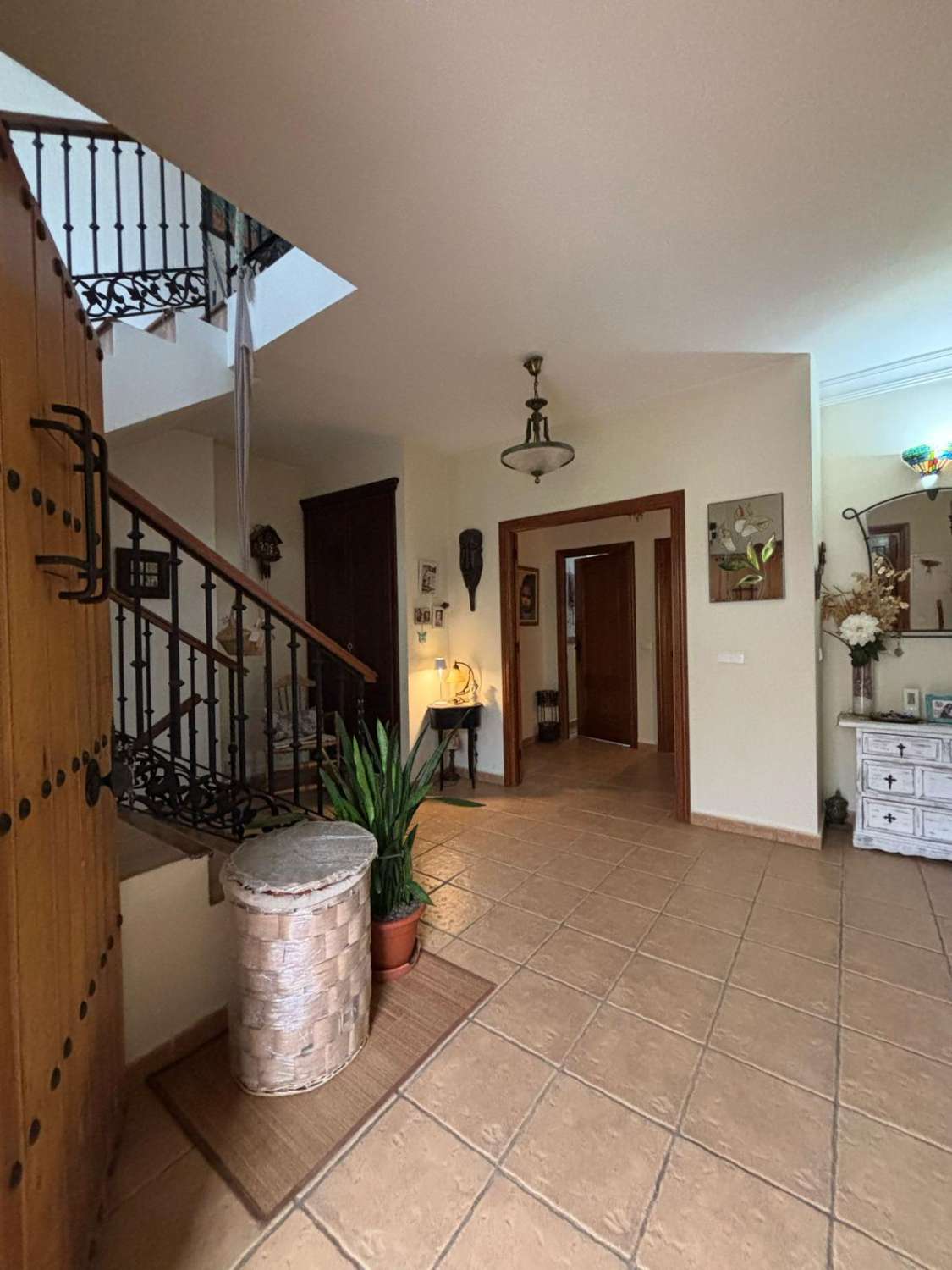 Espectacular Villa en Pinos de Alhaurín con Piscina, Gran Parcela y Sótano de Gran Potencial