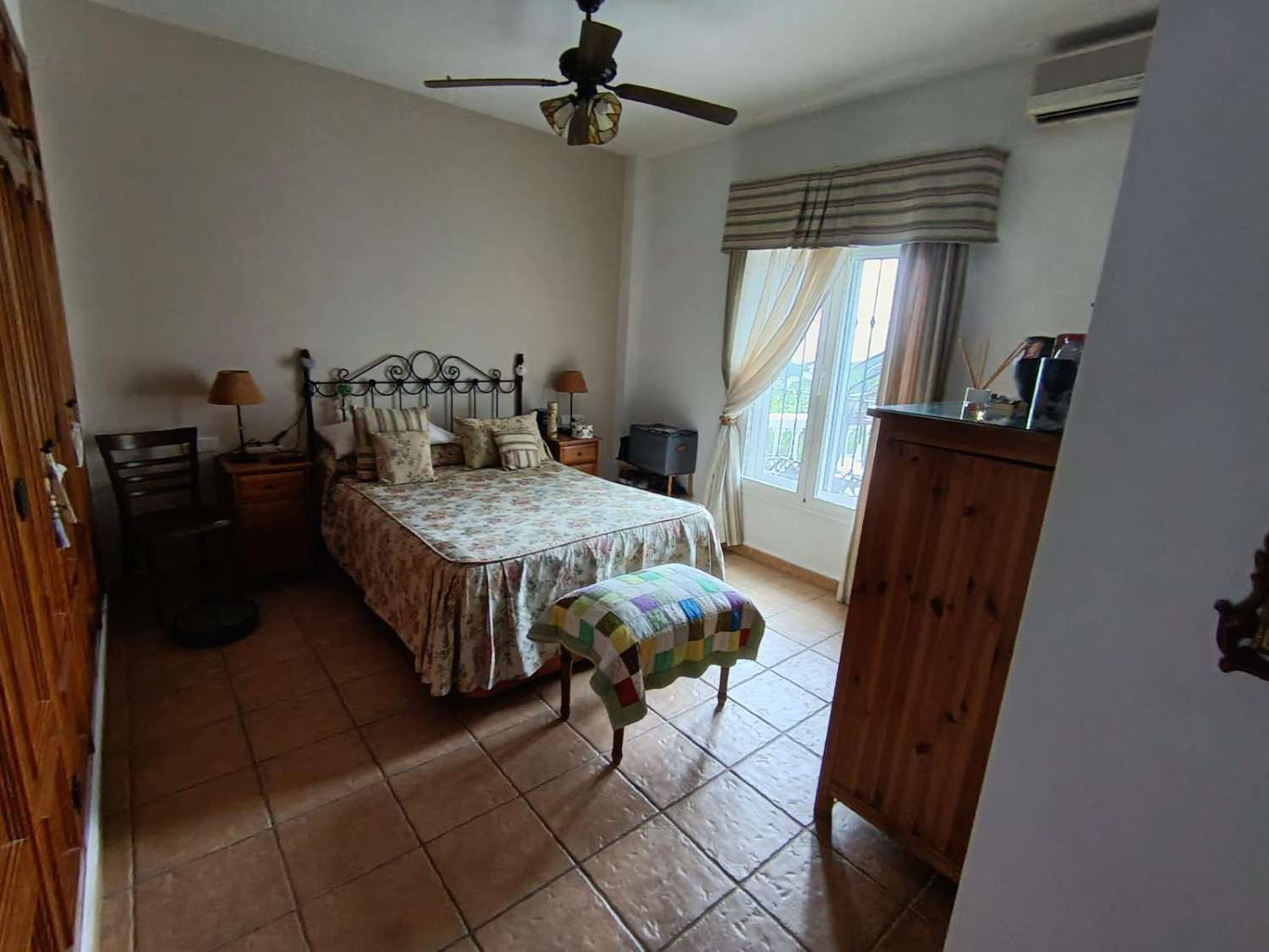 Espectacular Villa en Pinos de Alhaurín con Piscina, Gran Parcela y Sótano de Gran Potencial