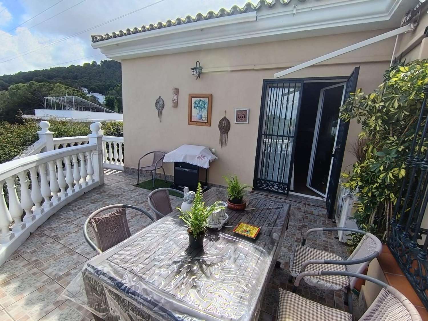 Espectacular Villa en Pinos de Alhaurín con Piscina, Gran Parcela y Sótano de Gran Potencial