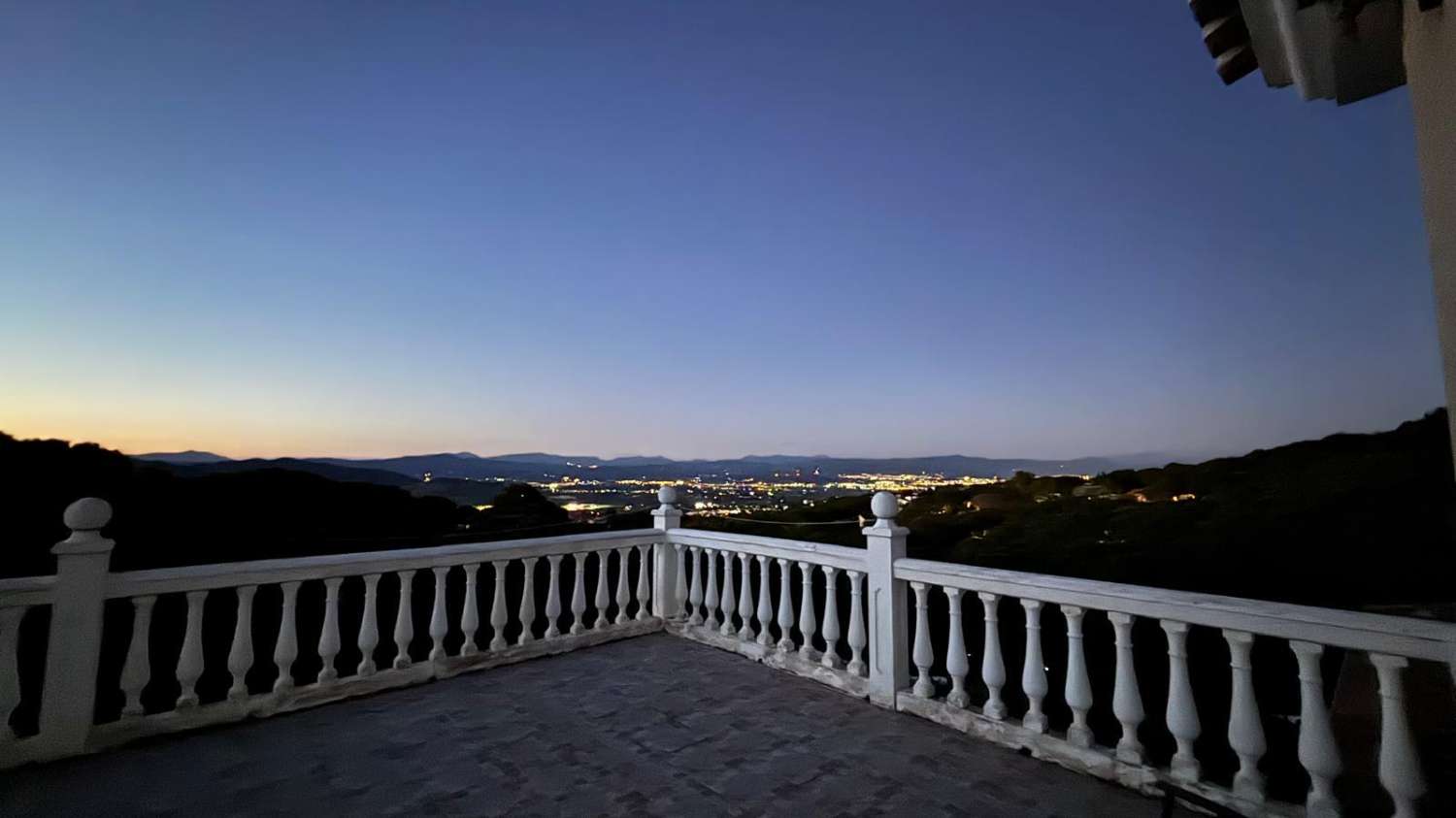 Espectacular Villa en Pinos de Alhaurín con Piscina, Gran Parcela y Sótano de Gran Potencial
