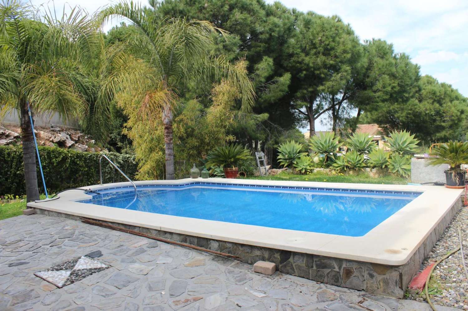 Espectacular Villa en Pinos de Alhaurín con Piscina, Gran Parcela y Sótano de Gran Potencial