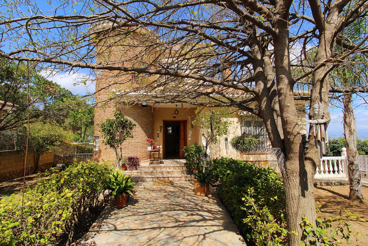 Espectacular Villa en Pinos de Alhaurín con Piscina, Gran Parcela y Sótano de Gran Potencial