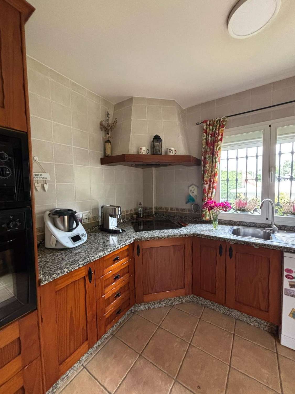 Espectacular Villa en Pinos de Alhaurín con Piscina, Gran Parcela y Sótano de Gran Potencial