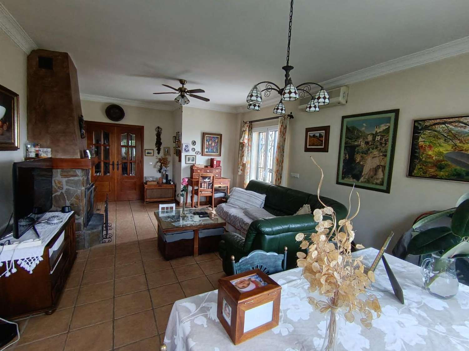 Espectacular Villa en Pinos de Alhaurín con Piscina, Gran Parcela y Sótano de Gran Potencial