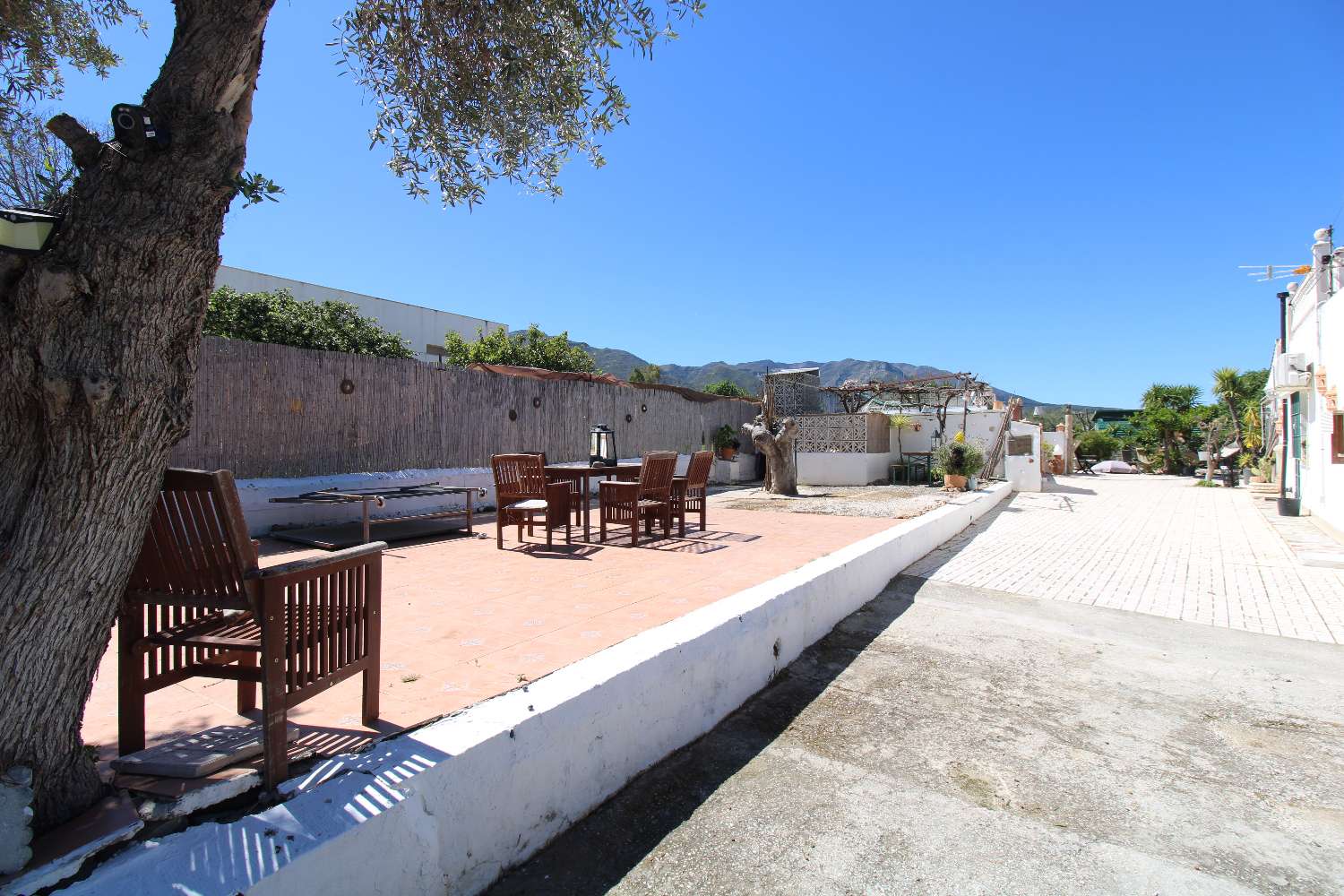 Finca con Casa de Invitados, Piscina y Energía Solar - Privacidad, naturaleza y confort a un paso del centro