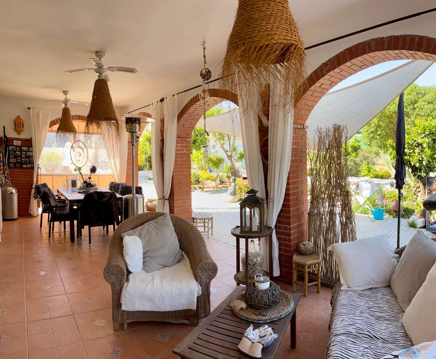 Finca con Casa de Invitados, Piscina y Energía Solar - Privacidad, naturaleza y confort a un paso del centro