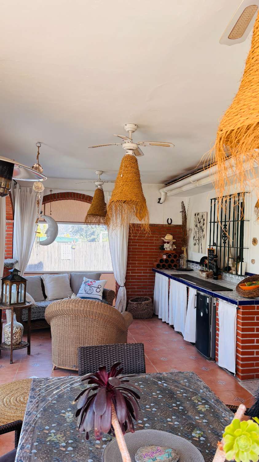 Finca con Casa de Invitados, Piscina y Energía Solar - Privacidad, naturaleza y confort a un paso del centro