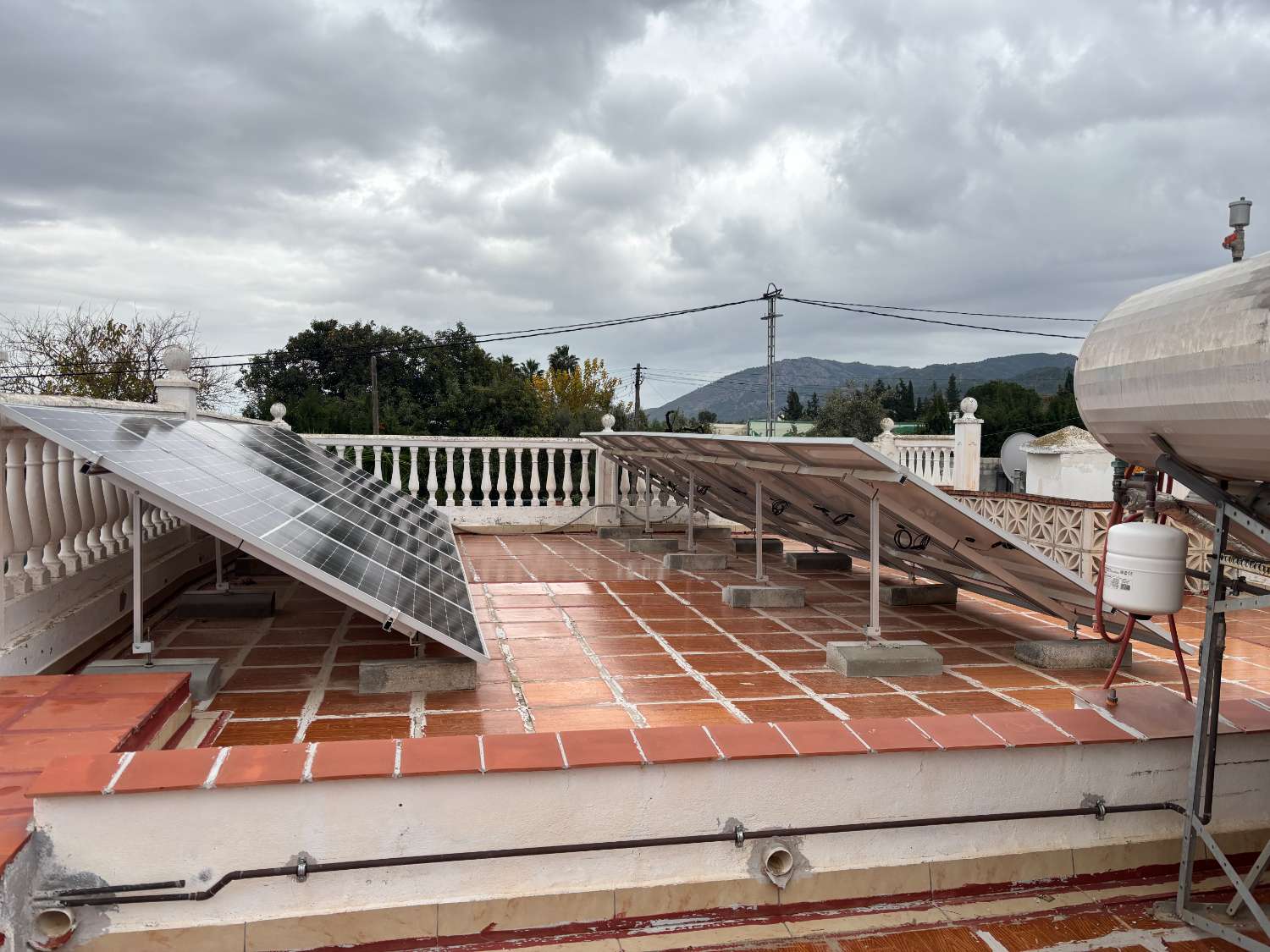 Finca con Casa de Invitados, Piscina y Energía Solar - Privacidad, naturaleza y confort a un paso del centro