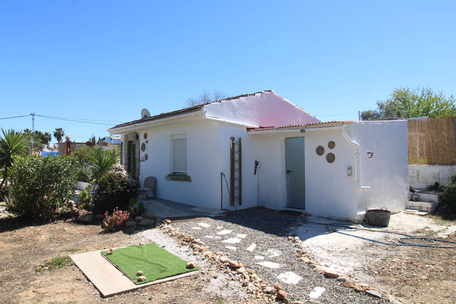 Finca con Casa de Invitados, Piscina y Energía Solar - Privacidad, naturaleza y confort a un paso del centro