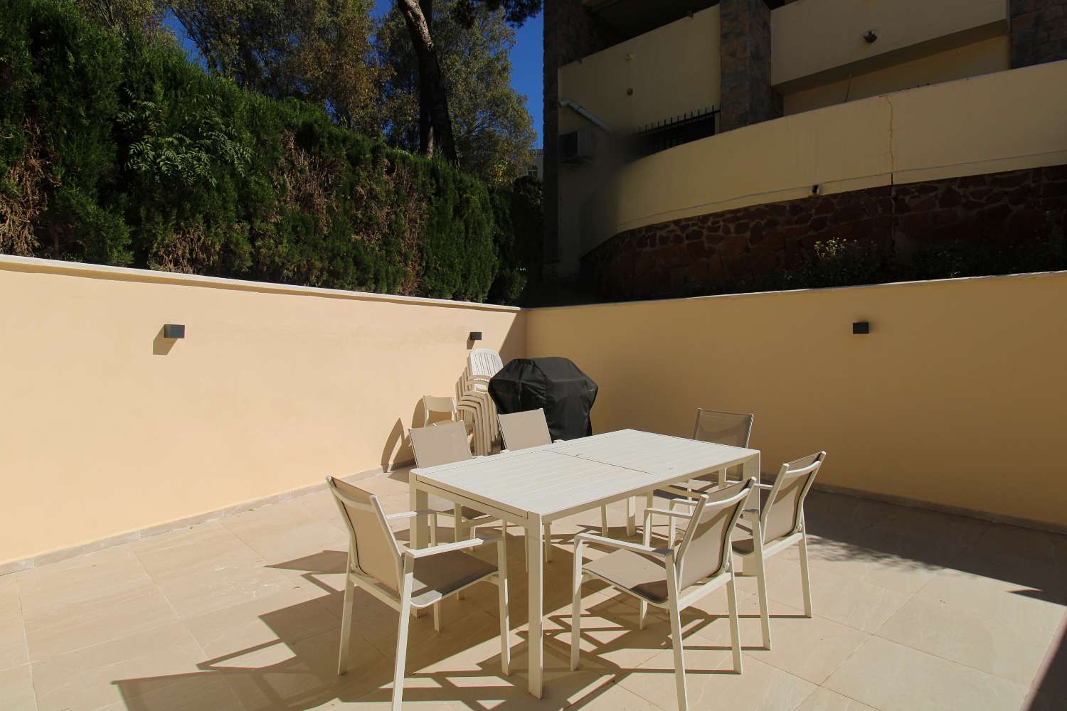 Villa reformada con piscina en ladera en el Cerrado de Calderón