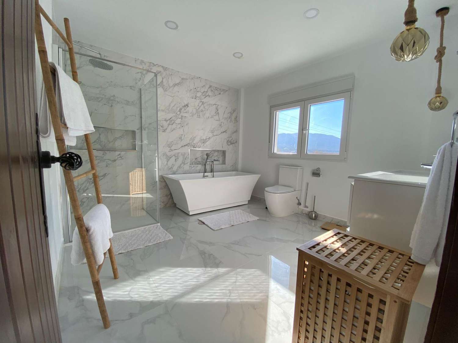 Traumhaft Renoviertes Haus mit Pool, Jacuzzi und Hochwertiger Ausstattung in Torrealquería