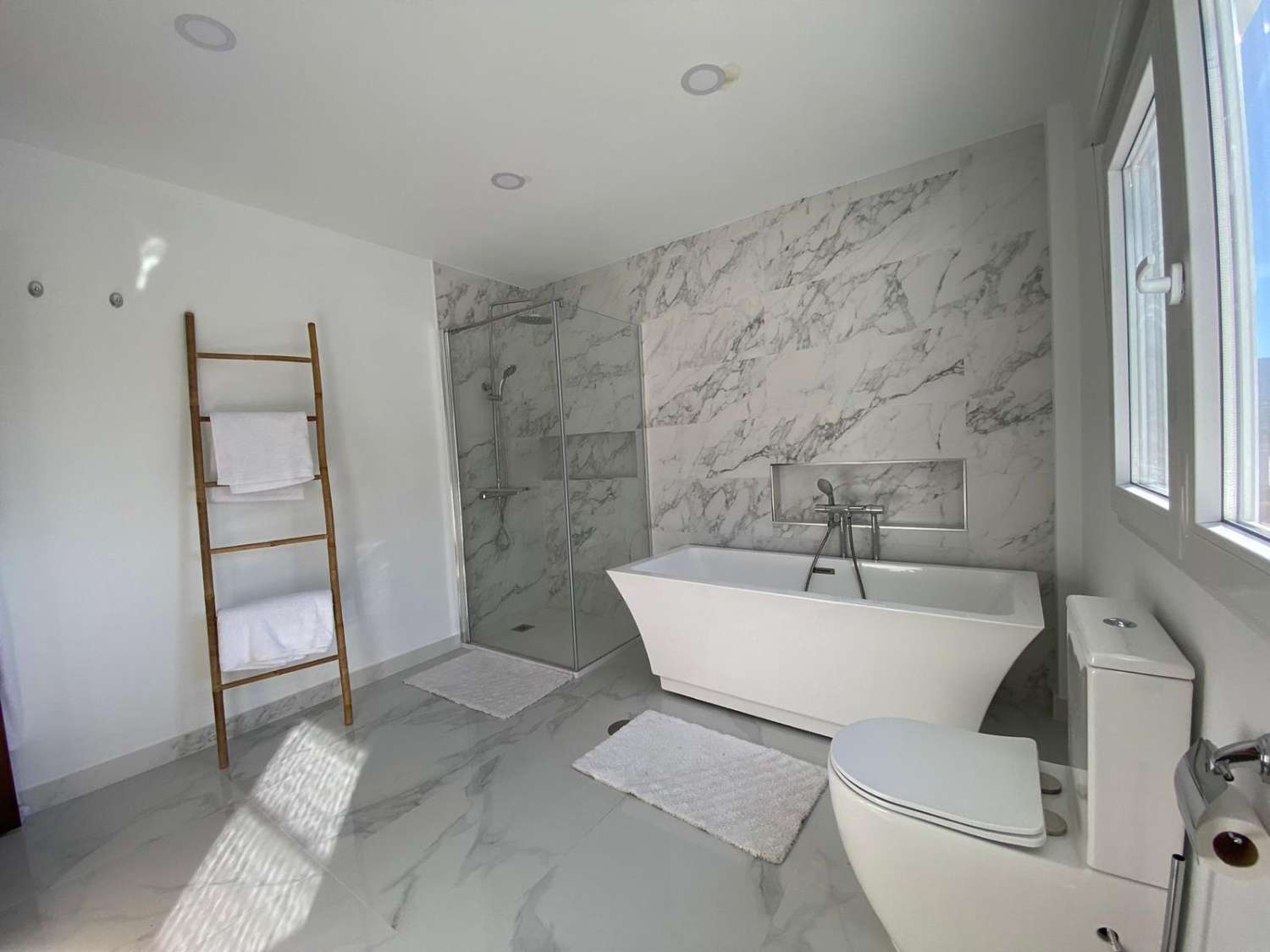 Traumhaft Renoviertes Haus mit Pool, Jacuzzi und Hochwertiger Ausstattung in Torrealquería