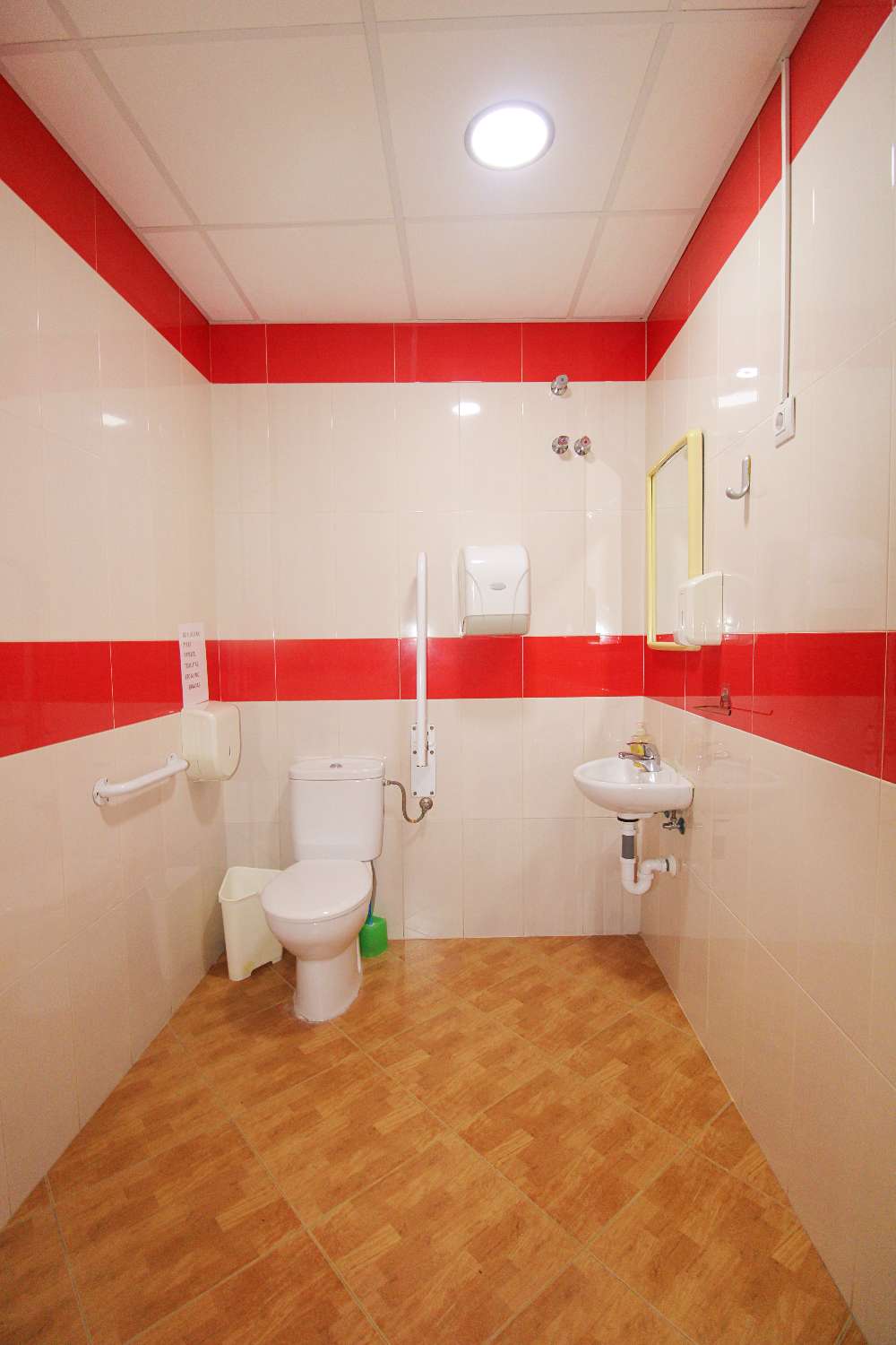 Local comercial en alquiler con escaparate y excelentes prestaciones