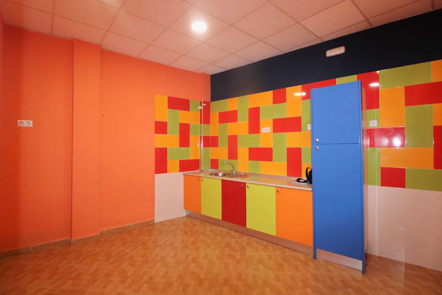 Local comercial en alquiler con escaparate y excelentes prestaciones