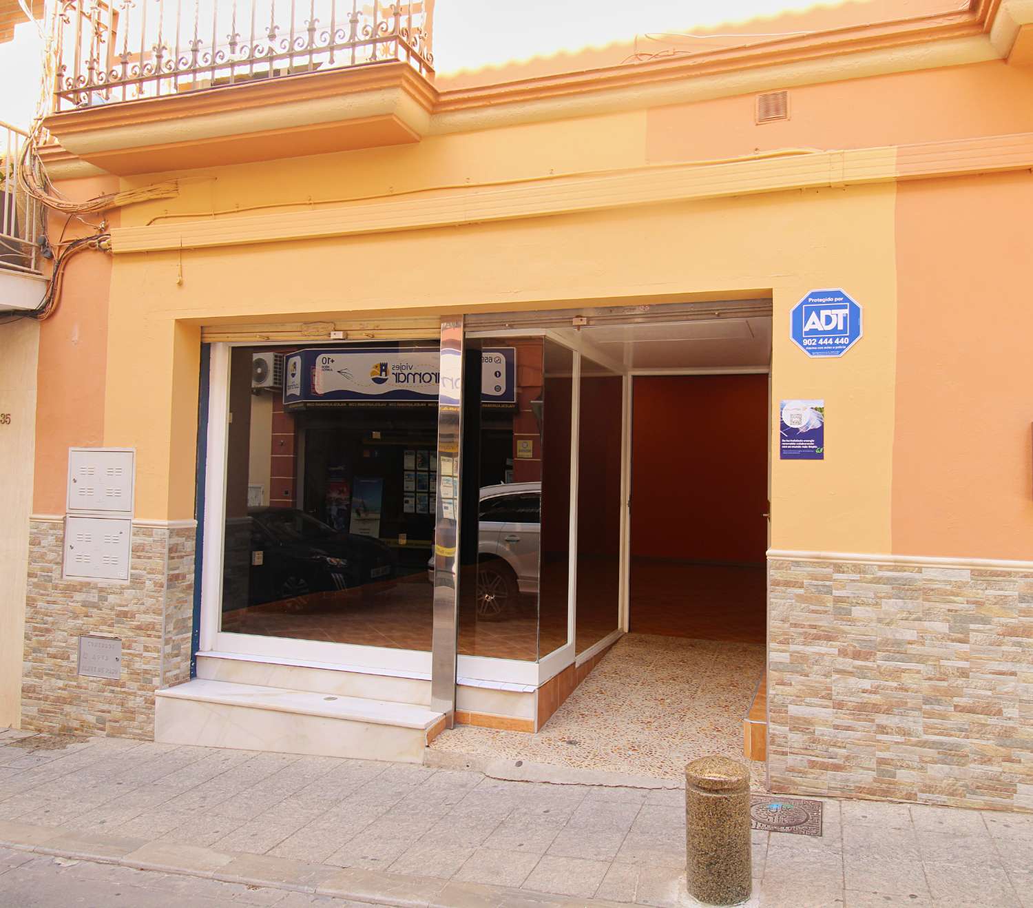 Local comercial en alquiler con escaparate y excelentes prestaciones