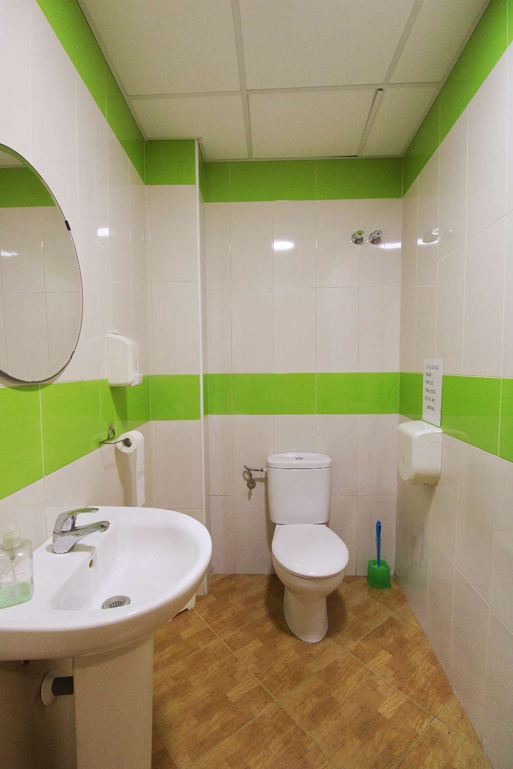Local comercial en alquiler con escaparate y excelentes prestaciones