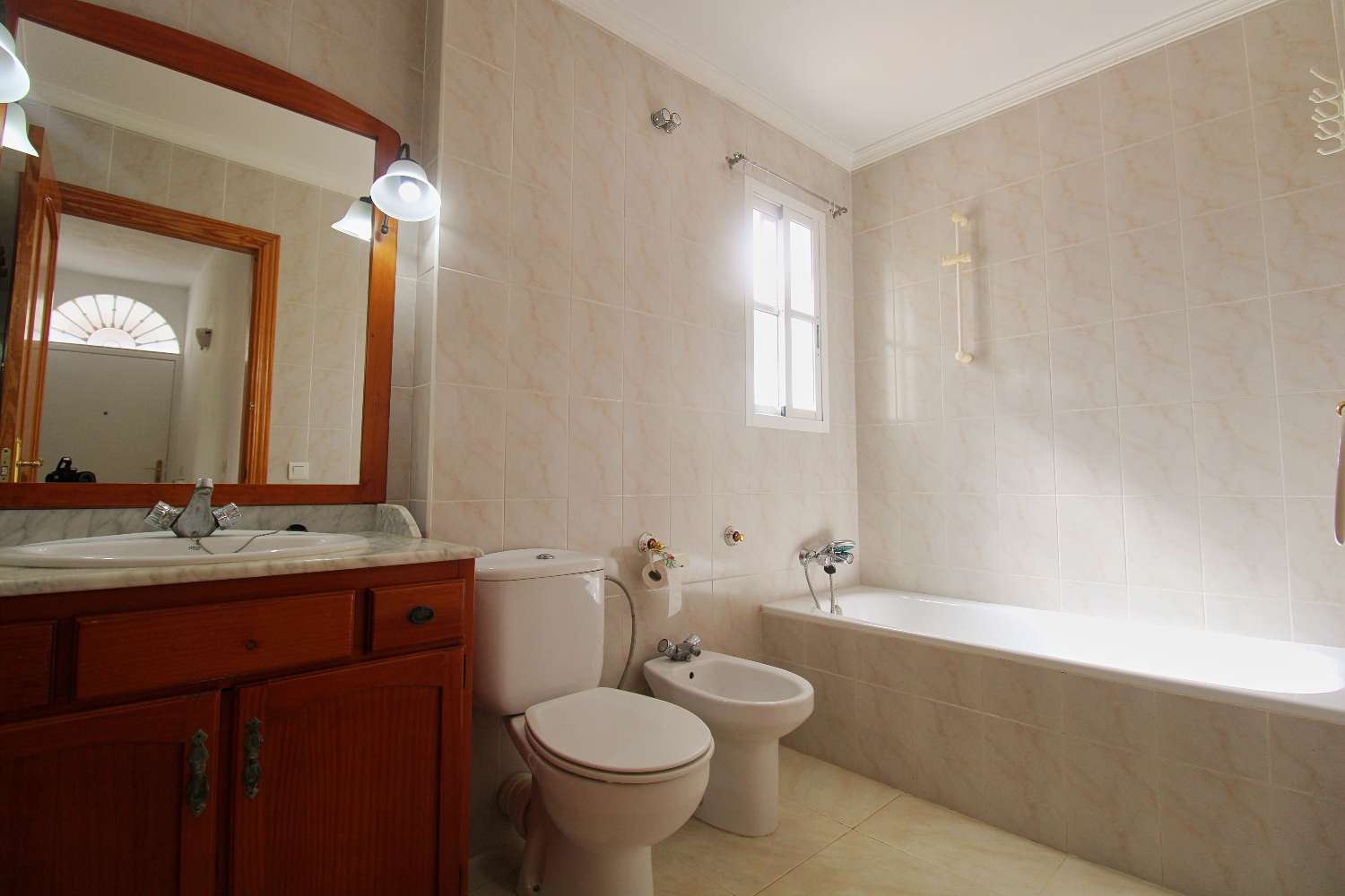 Encantadora Casa de Campo en Alquiler con Piscina y Amplia Parcela en Alhaurín el Grande