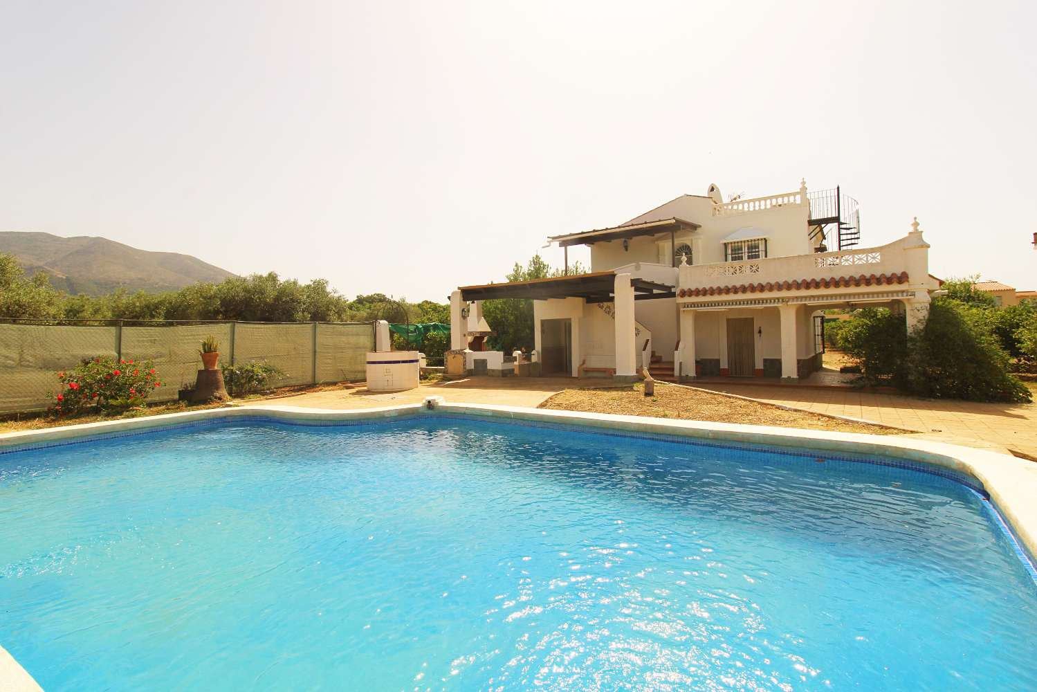 Encantadora Casa de Campo en Alquiler con Piscina y Amplia Parcela en Alhaurín el Grande