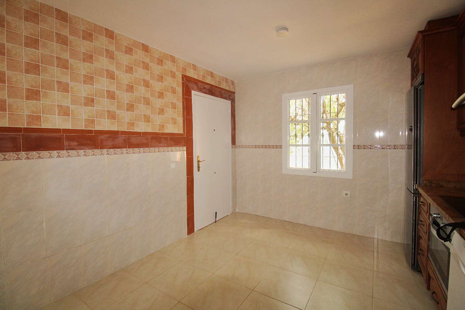 Encantadora Casa de Campo en Alquiler con Piscina y Amplia Parcela en Alhaurín el Grande
