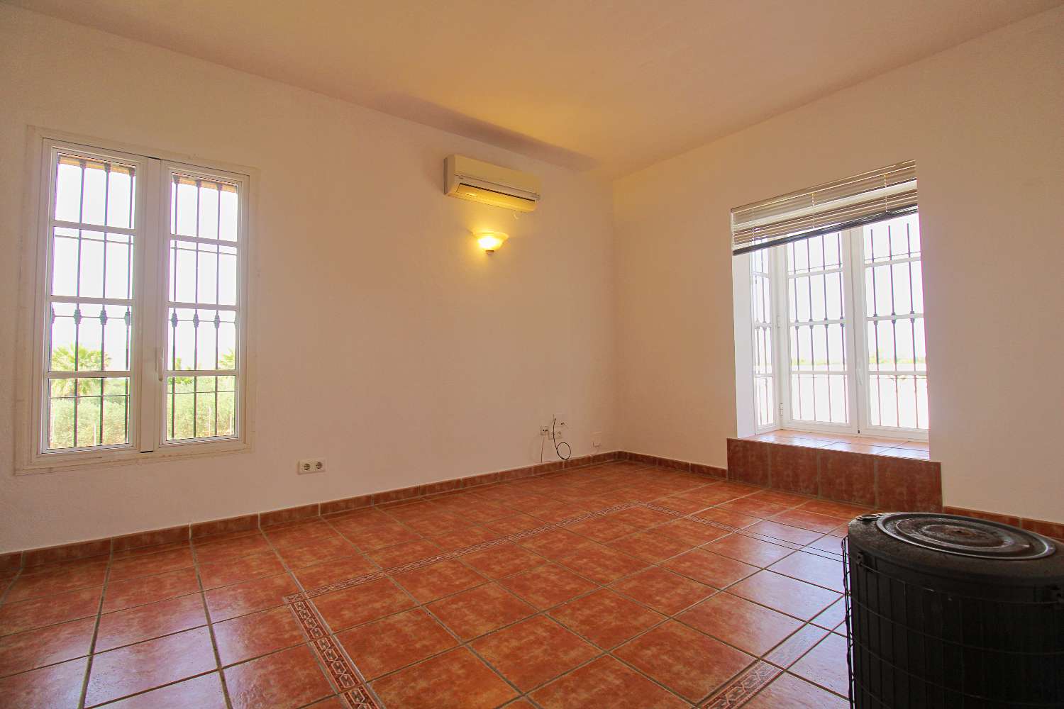 Encantadora Casa de Campo en Alquiler con Piscina y Amplia Parcela en Alhaurín el Grande
