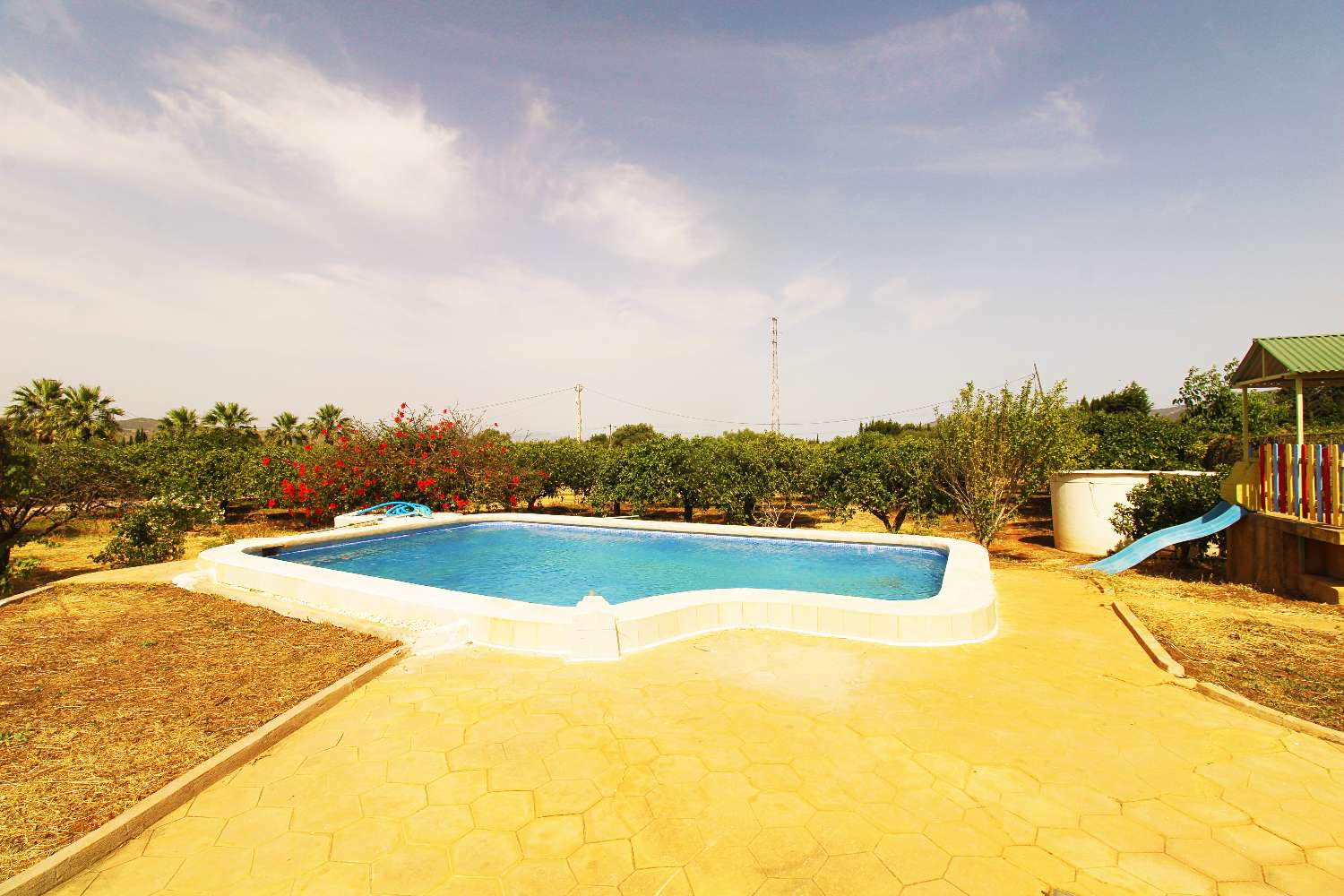 Encantadora Casa de Campo en Alquiler con Piscina y Amplia Parcela en Alhaurín el Grande