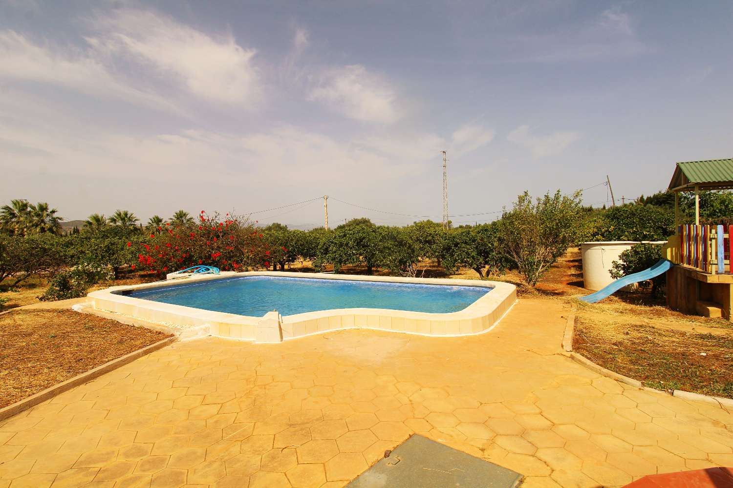Encantadora Casa de Campo en Alquiler con Piscina y Amplia Parcela en Alhaurín el Grande