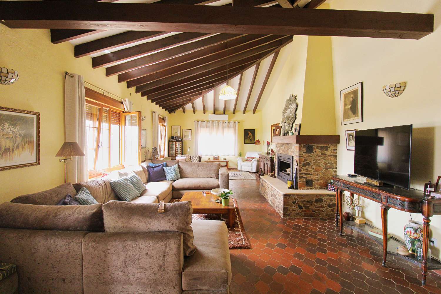 Exklusive Villa mit Über 6.300 m² Grundstück, Meerblick und Absoluter Privatsphäre in Mijas Golf