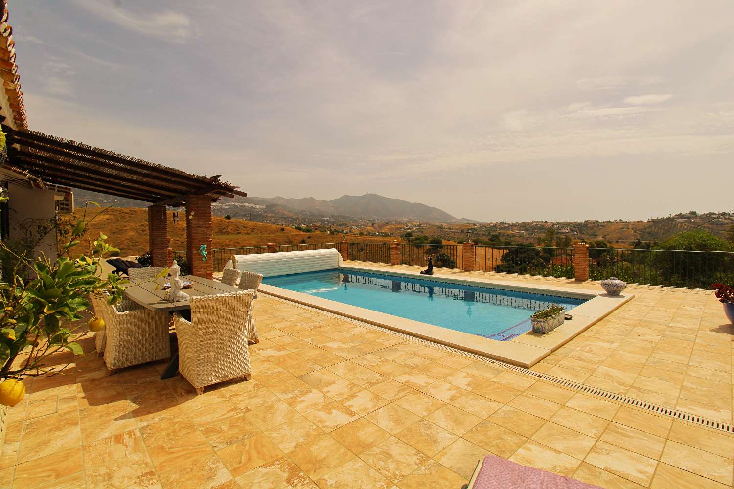 Exklusive Villa mit Über 6.300 m² Grundstück, Meerblick und Absoluter Privatsphäre in Mijas Golf