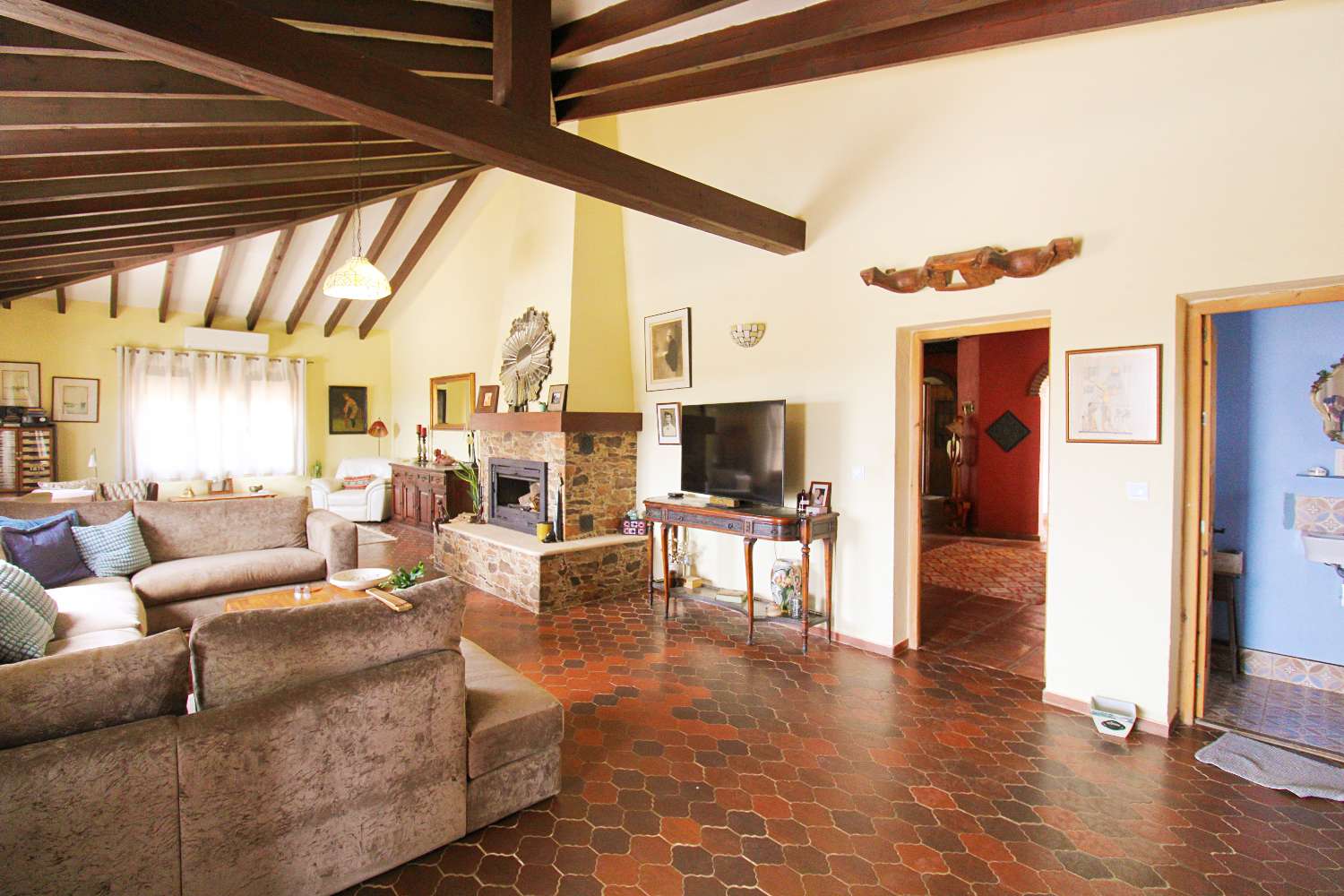 Exklusive Villa mit Über 6.300 m² Grundstück, Meerblick und Absoluter Privatsphäre in Mijas Golf