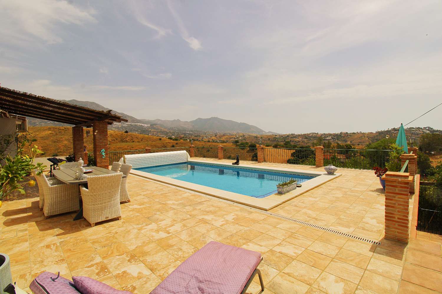 Exklusive Villa mit Über 6.300 m² Grundstück, Meerblick und Absoluter Privatsphäre in Mijas Golf