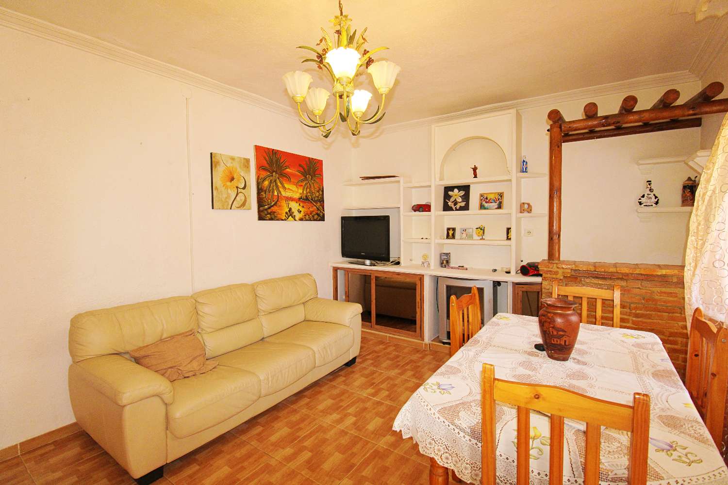 Amplio Apartamento en Planta Baja con Gran Patio en la Barriada El Peñón, Alhaurín de la Torre