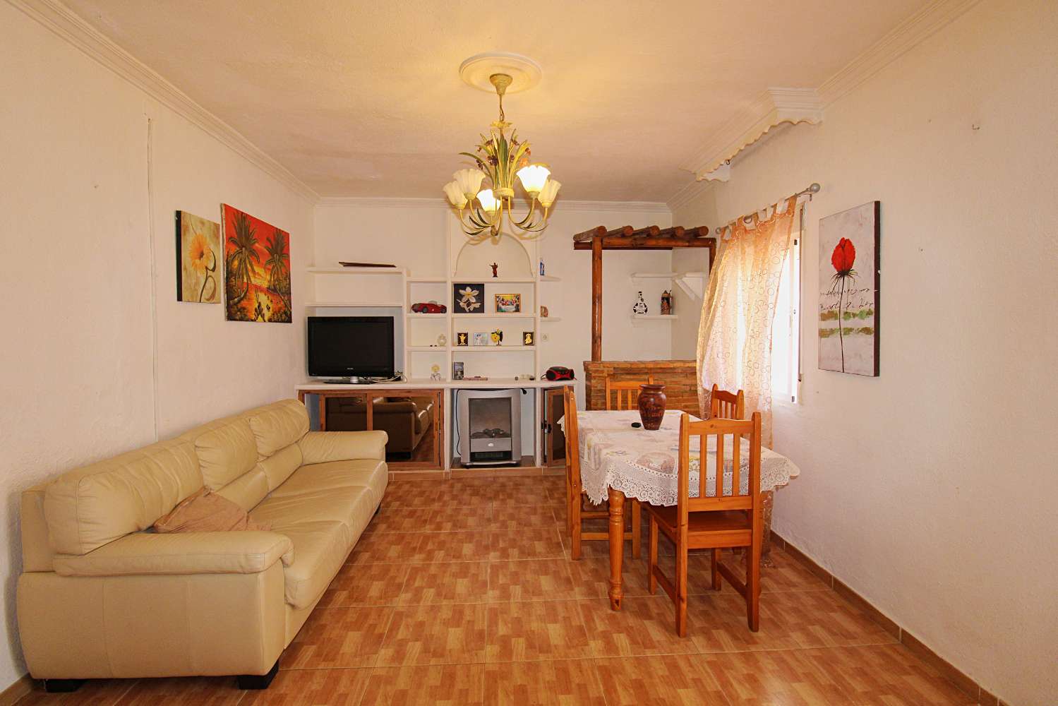 Amplio Apartamento en Planta Baja con Gran Patio en la Barriada El Peñón, Alhaurín de la Torre