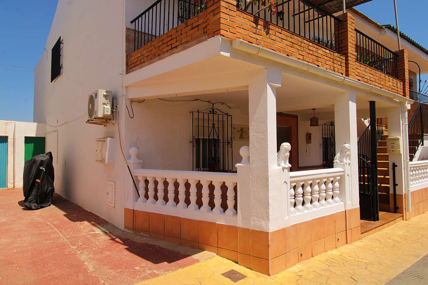 Amplio Apartamento en Planta Baja con Gran Patio en la Barriada El Peñón, Alhaurín de la Torre