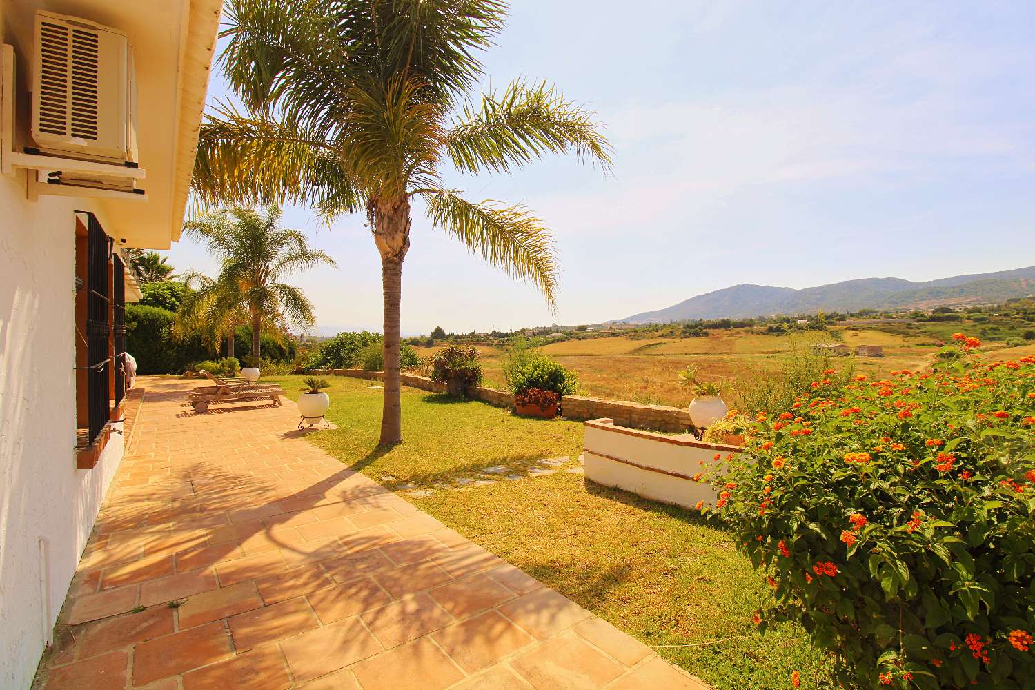 Exclusiva Finca de Ensueño en La Alquería – Privacidad, Vistas Panorámicas y Dos Viviendas en una Parcela de 10.000 m²