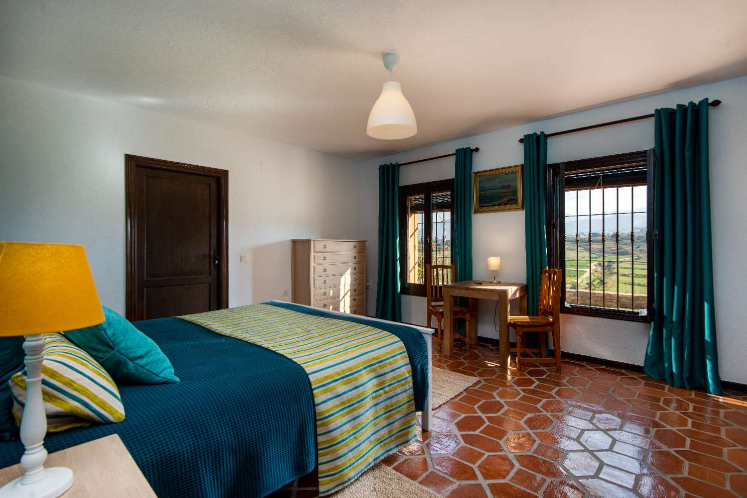 Exclusiva Finca de Ensueño en La Alquería – Privacidad, Vistas Panorámicas y Dos Viviendas en una Parcela de 10.000 m²